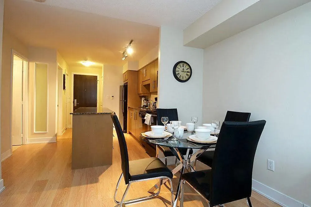 Whitehall Suites - 263 Wellington St W トロント