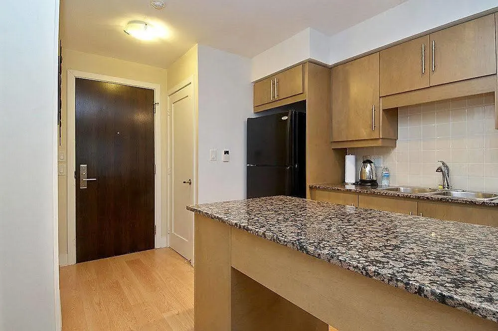 Whitehall Suites - 263 Wellington St W トロント カナダ