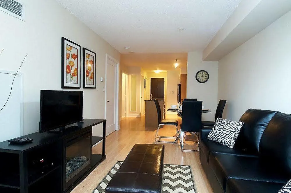 アパート Whitehall Suites - 263 Wellington St W トロント
