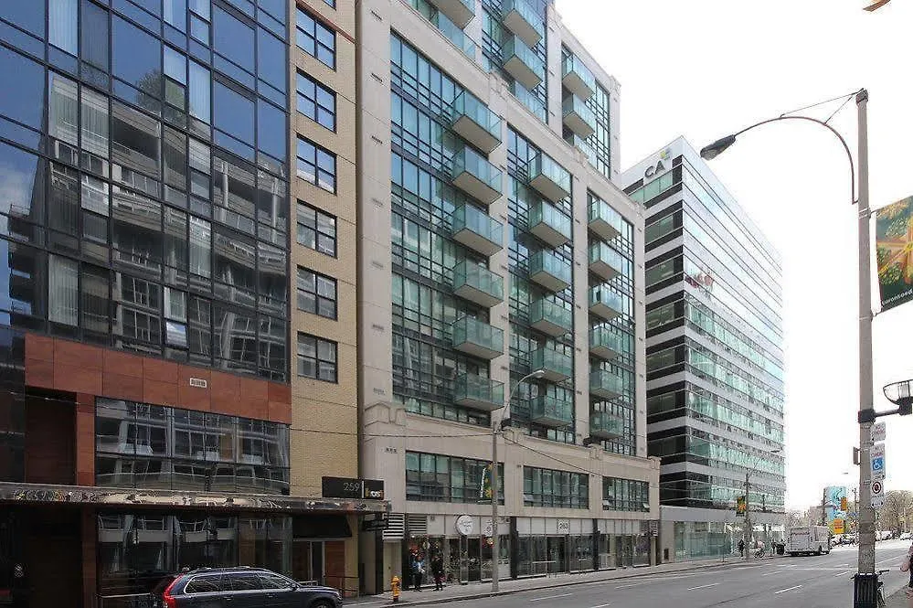 Whitehall Suites - 263 Wellington St W トロント 0*,  カナダ