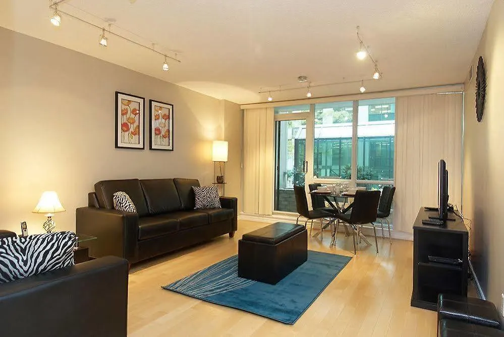 Whitehall Suites - 263 Wellington St W トロント アパート